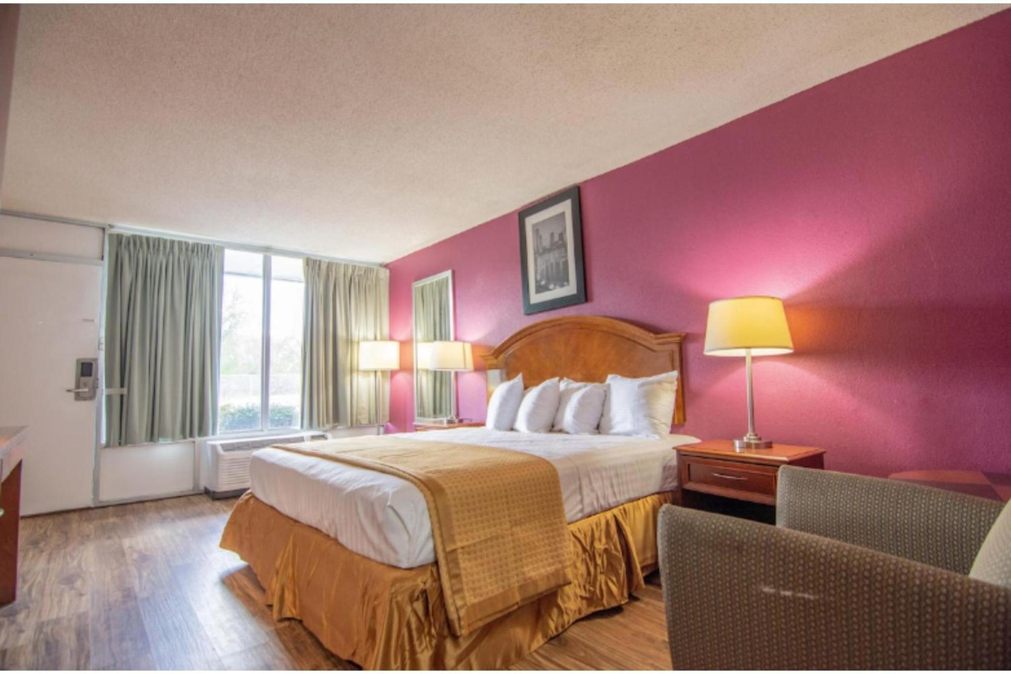 Hotel & By Oyo Hwy 29 3*